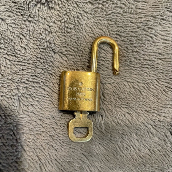 #313 Louis Vuitton Lock & Key #313 with unbranded choker chain - Picture 5 of 10